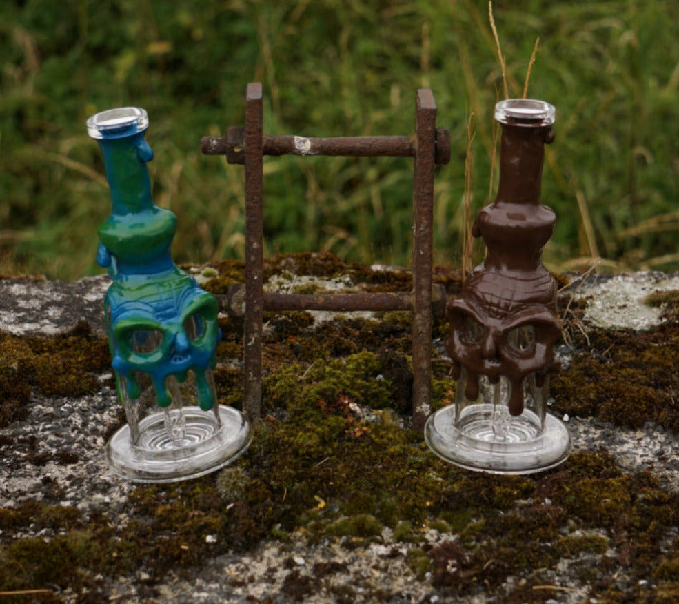 Melted Skull Dab Rig – Handgemaakt Glasrig met Smeltende Schedel (22 cm | NS 14 mm)