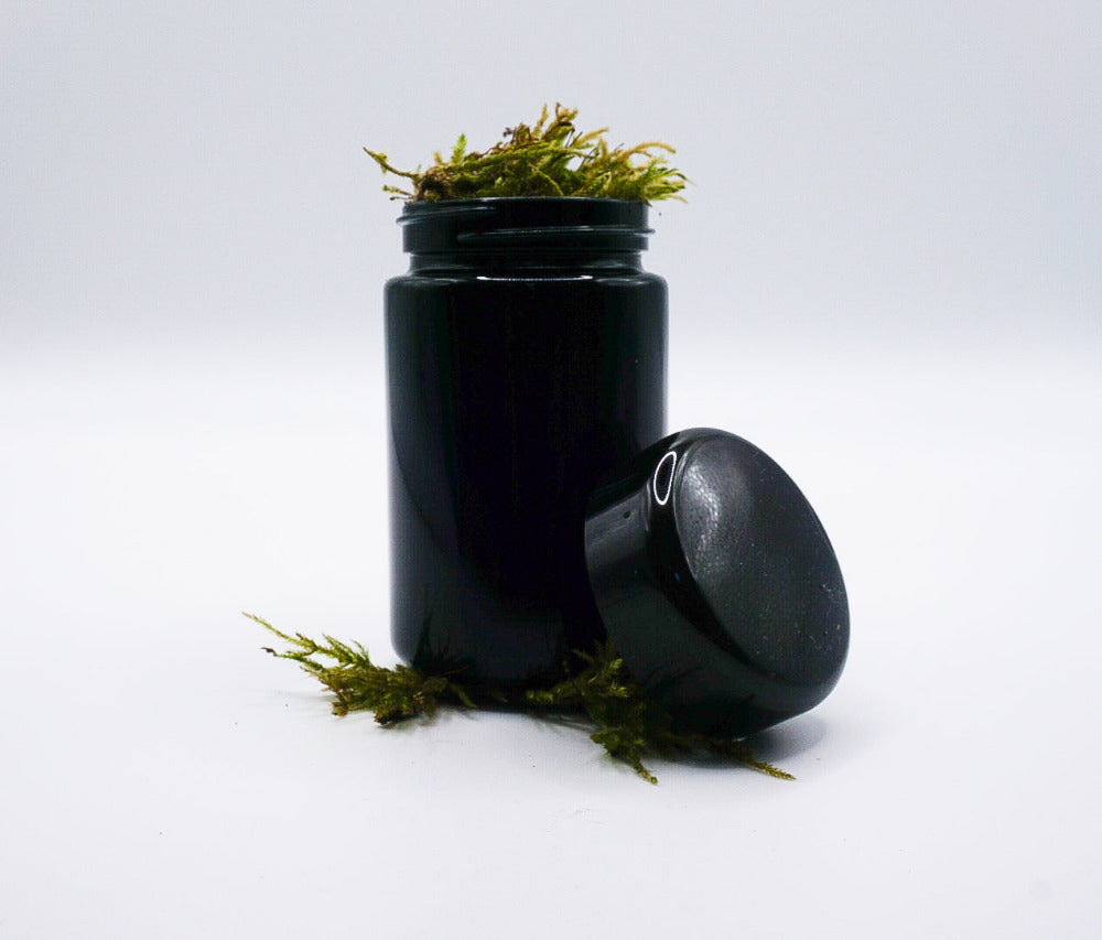 kleines 100ml UV-Glas zur Cannabis-Aufbewahrung derkoriert mit Moos.