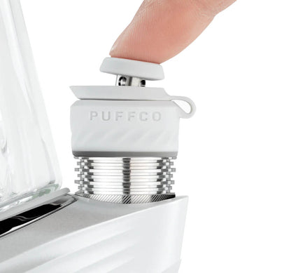 Puffco New Peak Pro 3d xl kammer in der Farbe Pearl mit finger am Joystick