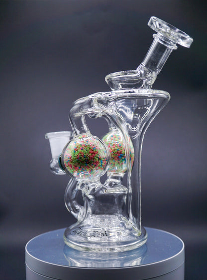Blackleaf Recycler Dab Rig mit leuchtendem Granulat innen von hinten Ansicht.