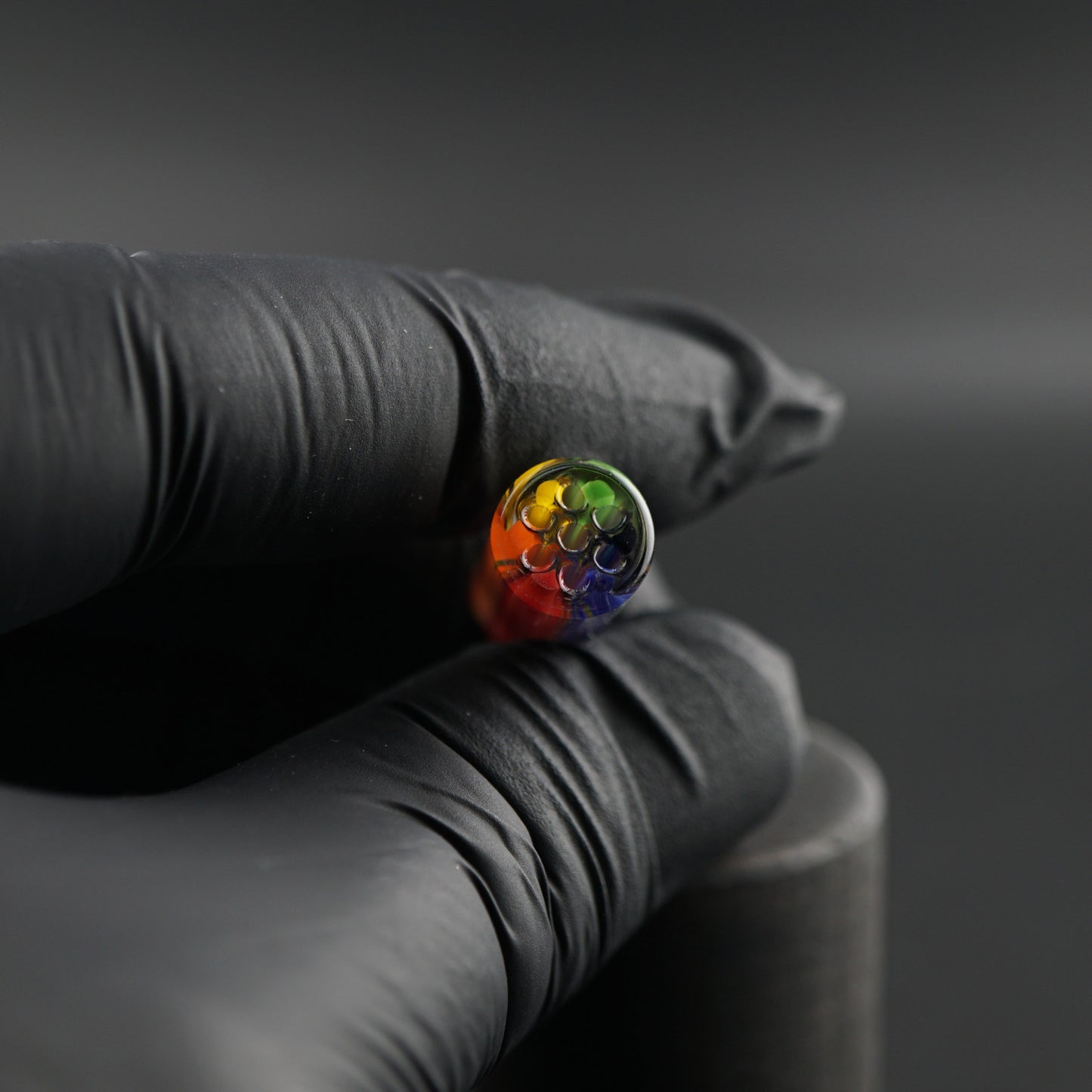 Close-up of the 7-hole airflow system in the Prismatic Flow glass tip