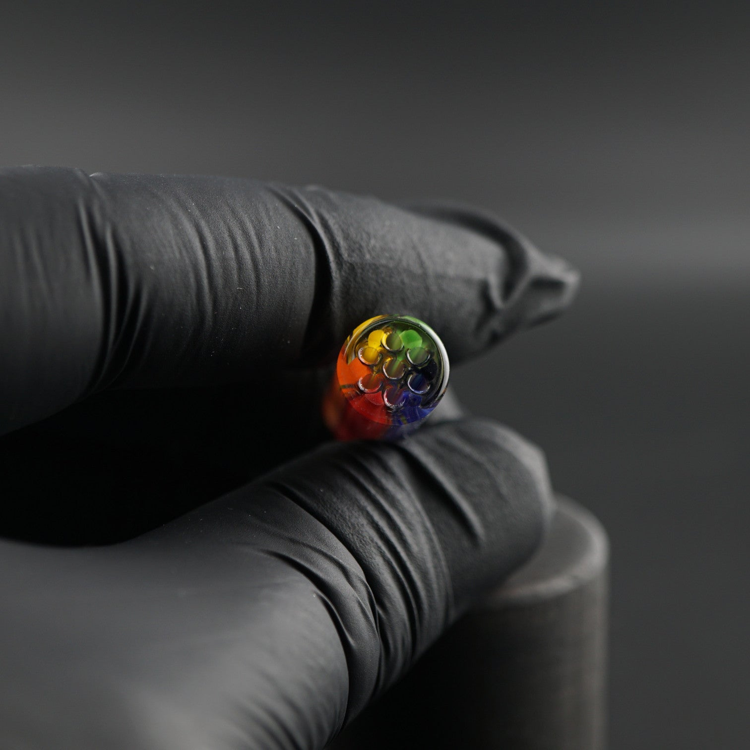 Close-up of the 7-hole airflow system in the Prismatic Flow glass tip