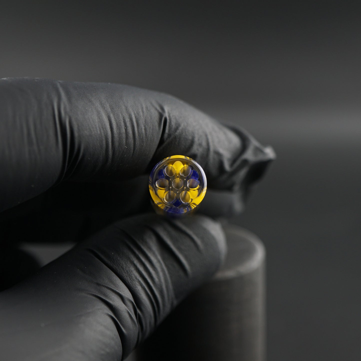 Close-up of the 7-hole airflow system in the Royal Current glass tip