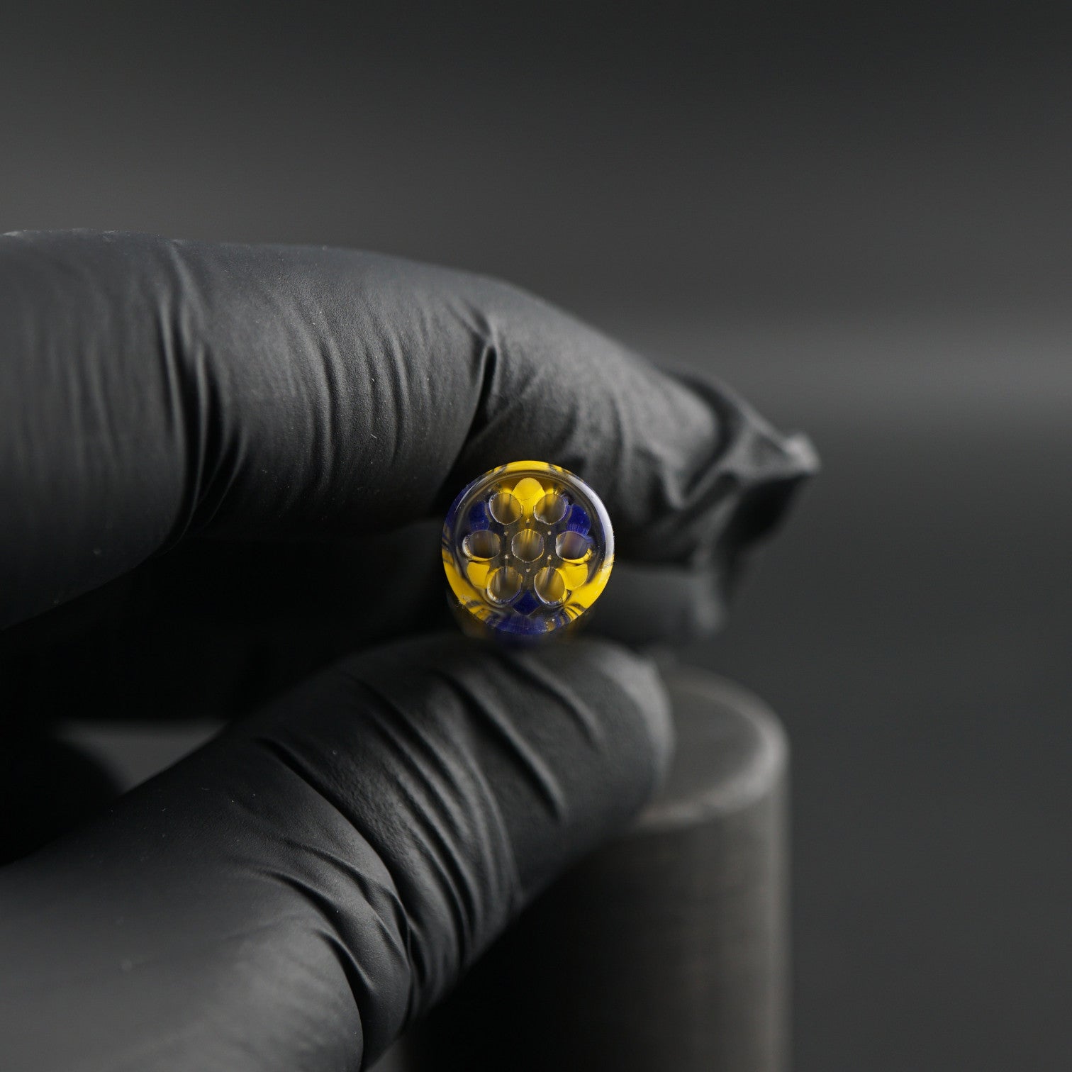 Close-up of the 7-hole airflow system in the Royal Current glass tip