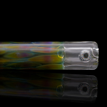 Iridescent borosilicate glass tip with transparent mouthpiece detail