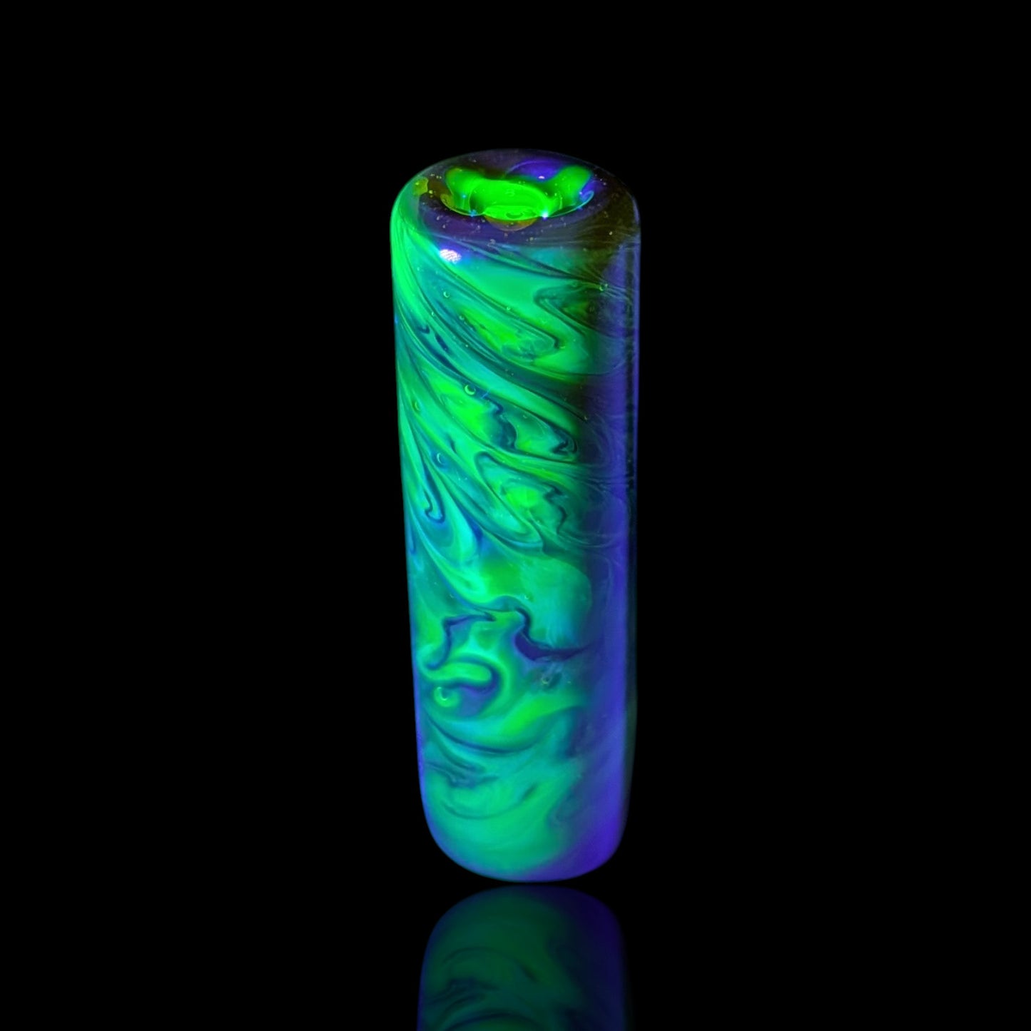 Gamma Sunset Glastip mit neongrünem Leuchteffekt unter UV-Licht