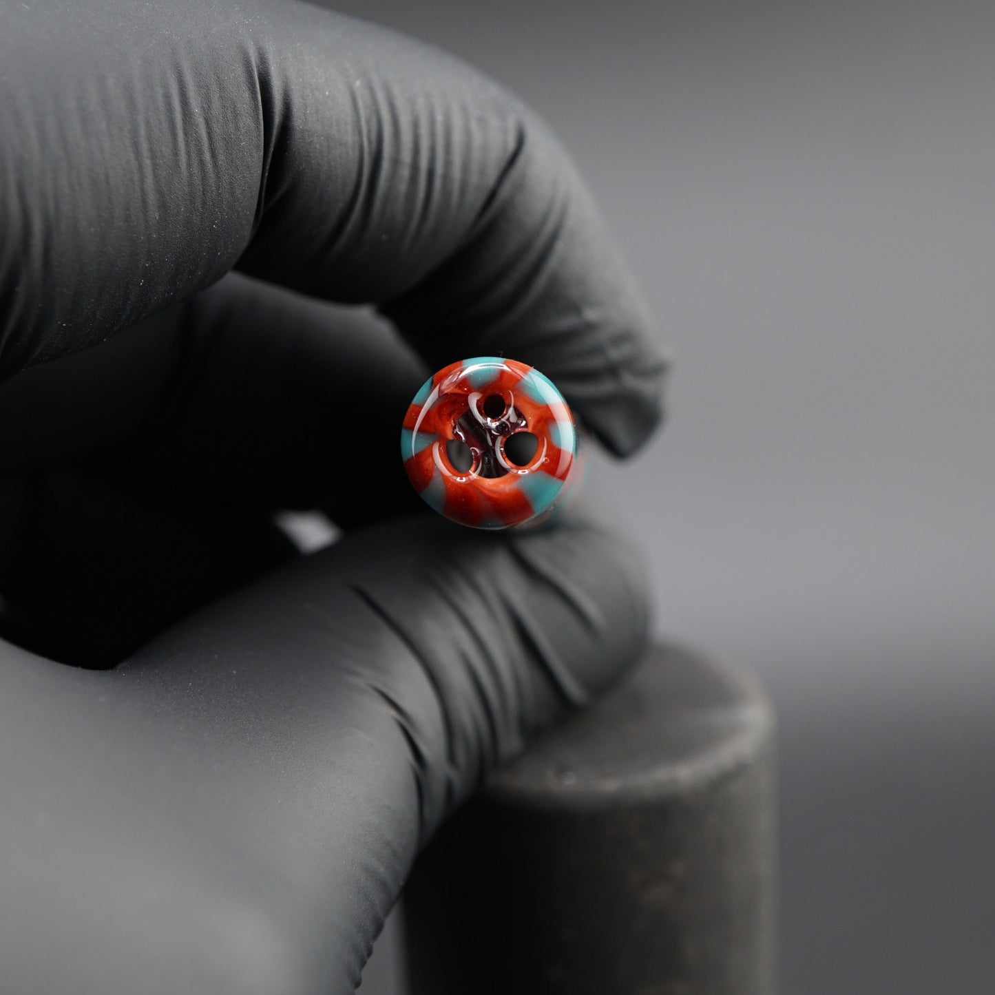 Premium borosilicate glass tip for joints close-up