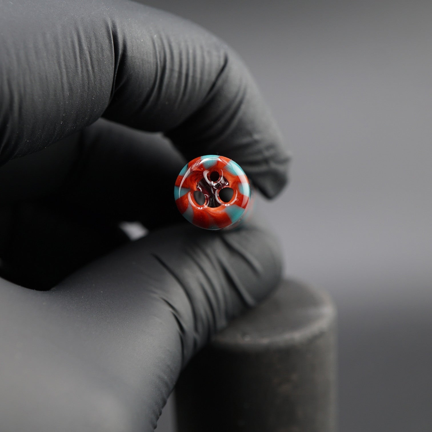Premium borosilicate glass tip for joints close-up