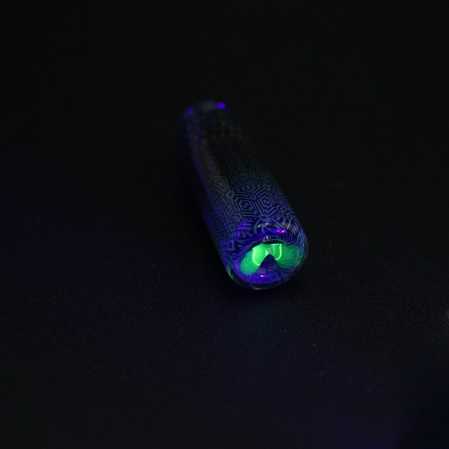 UV reactive glass tip detail pattern handmade Hefe Glass