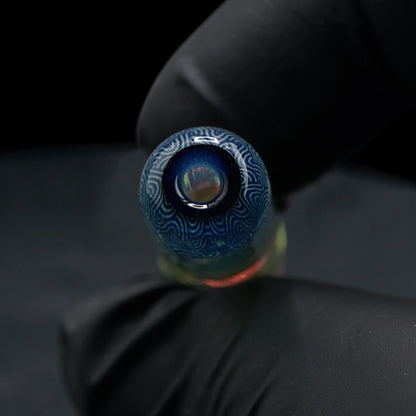 Offene Seite des Hefe Glass Emerald Echo Glastips mit dunkelblauem Rand und feinen geschwungenen Linien