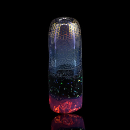 Hefe Glass Midnight Mosaic Glastip mit filigranen Mustern, schwarzem Funkelband und violett-rosafarbenem Ende
