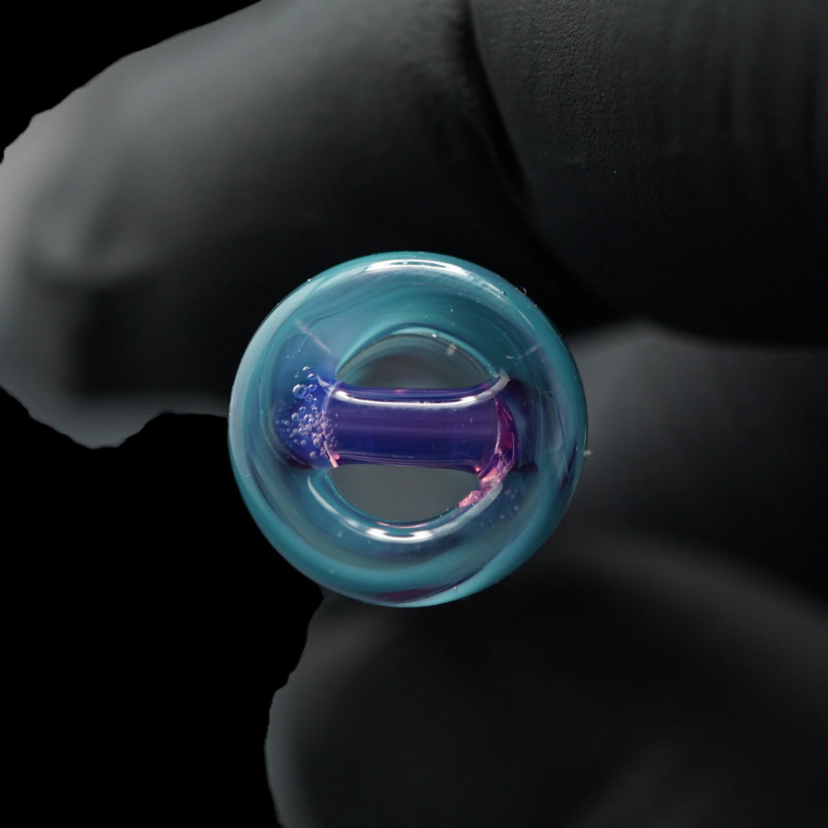 Nahaufnahme des 2-Loch-Systems mit violett-transparentem Glassteg am Aqua Mirage Glastip