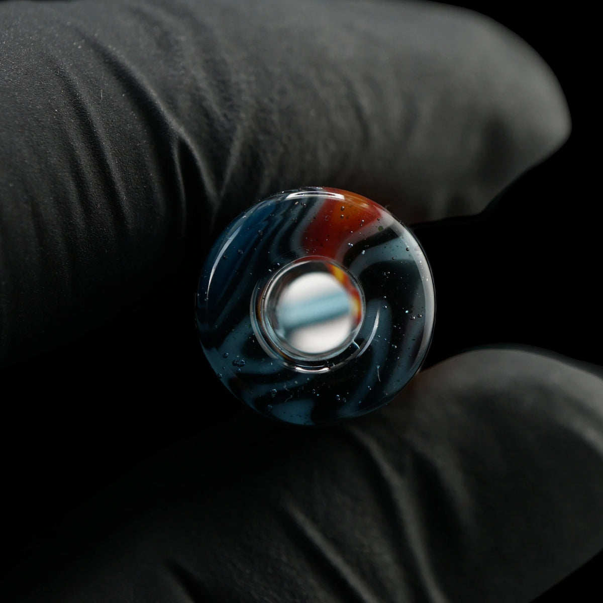 Detail des 2-Loch-Systems am Jcreature Glass Fire & Ice Glastip mit mittigem Glassteg und abgerundetem Rand