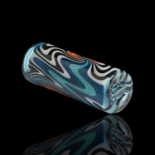 Fire & Ice Glastip von Jcreature Glass in liegender Seitenansicht mit türkisblauen Mustern und sichtbarer 2-Loch-Öffnung