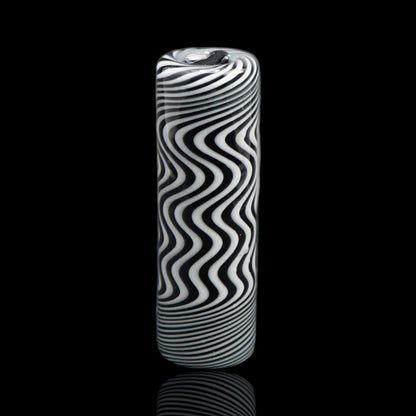 Jcreature Glass Monochrome Pulse Glastip mit schwarz-weißem Wellenmuster und fein gestreiften Enden