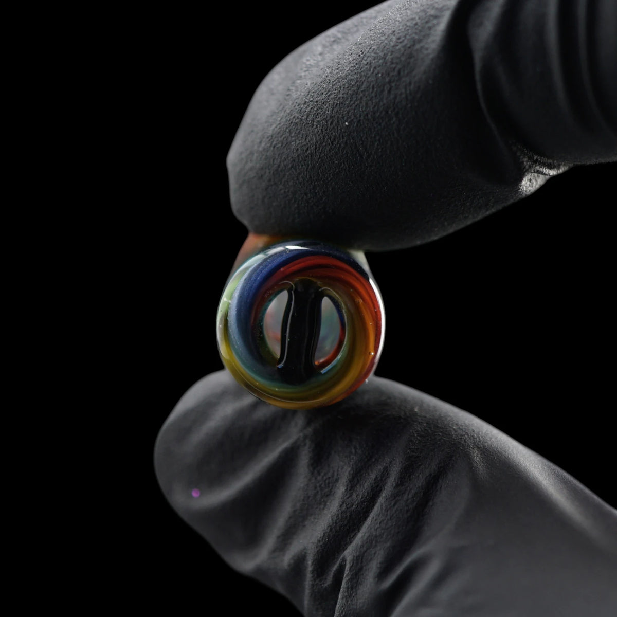 Nahaufnahme des 2-Loch-Systems mit schwarzem Glassteg am Rainbow Pulse Glastip