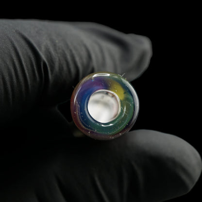 Runde Öffnung des Jcreature Glass Rasta Wave Glastips mit transparentem Rand und mehrfarbigen Schimmern