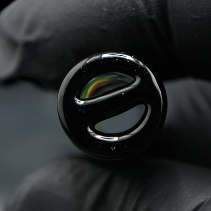 Nahaufnahme des schwarzen Glasstegs und der beiden Zugöffnungen am Roots Vortex Glastip