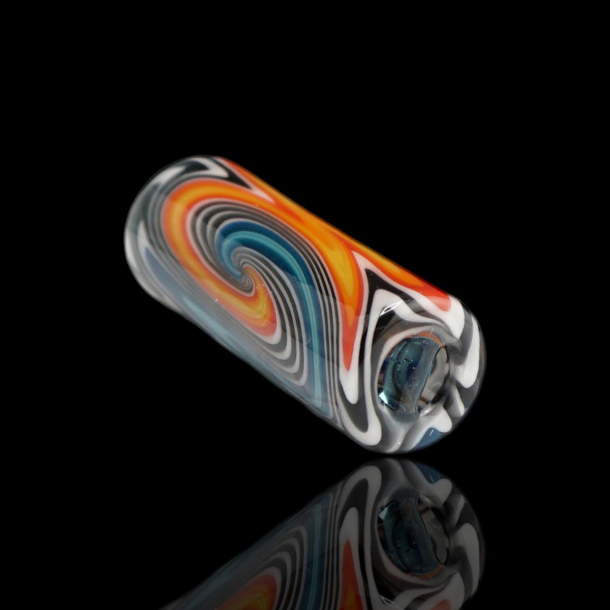 Solar Vortex Collector Glastip von Jcreature Glass in liegender Seitenansicht mit Spiralmuster und sichtbarem Glassteg