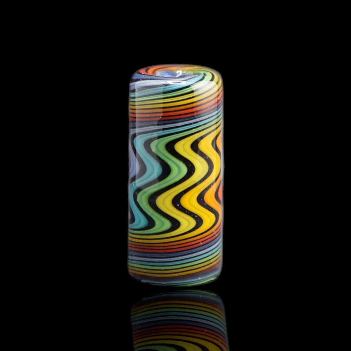 Spectrum Wave Collector Glastip mit gelben, grünen und türkisen Wellen auf schwarzem Grund