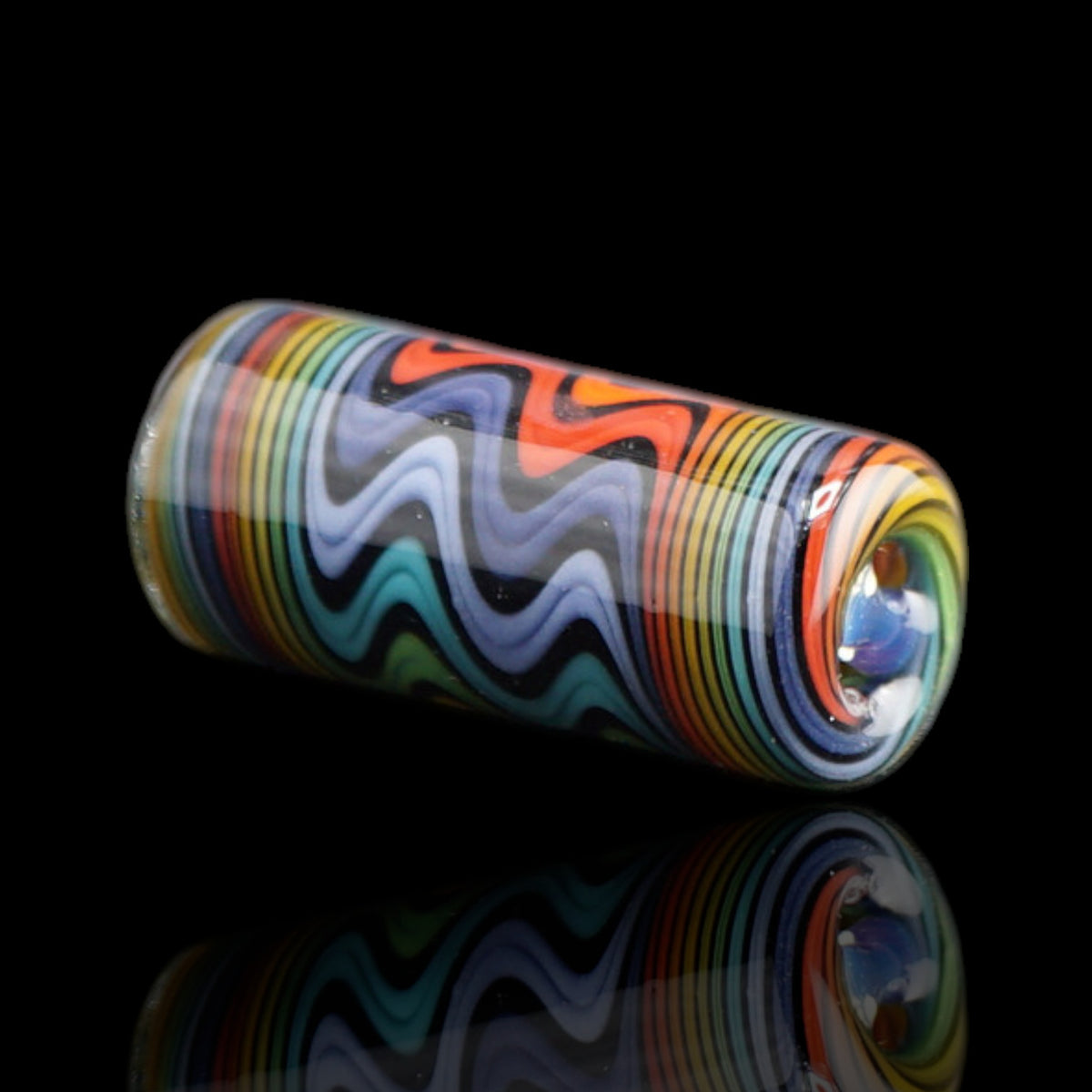 Jcreature Glass Spectrum Wave Glastip in Seitenansicht mit bunten Wellen und gestreiften Enden