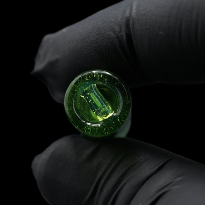 Detail des 2-Loch-Systems am Jcreature Glass Spray Can Emerald Spark Glastip mit grünlich transparentem Glassteg