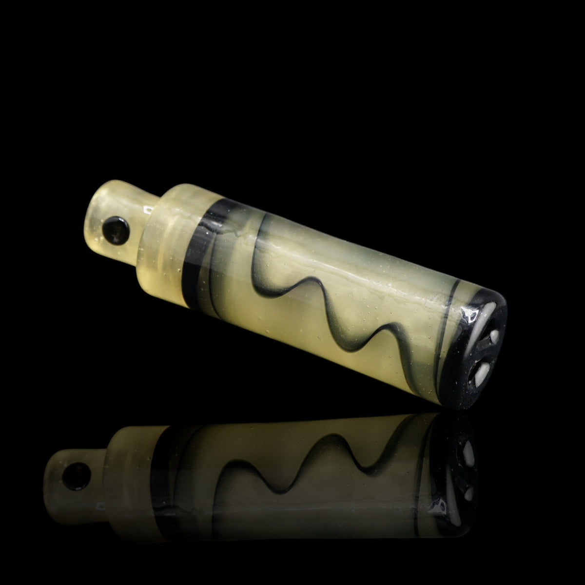 Liegender Spray Can Golden Noir Collector Glastip mit goldfarbenem Körper, schwarzen Abschlussringen und sichtbarem 2-Loch-System