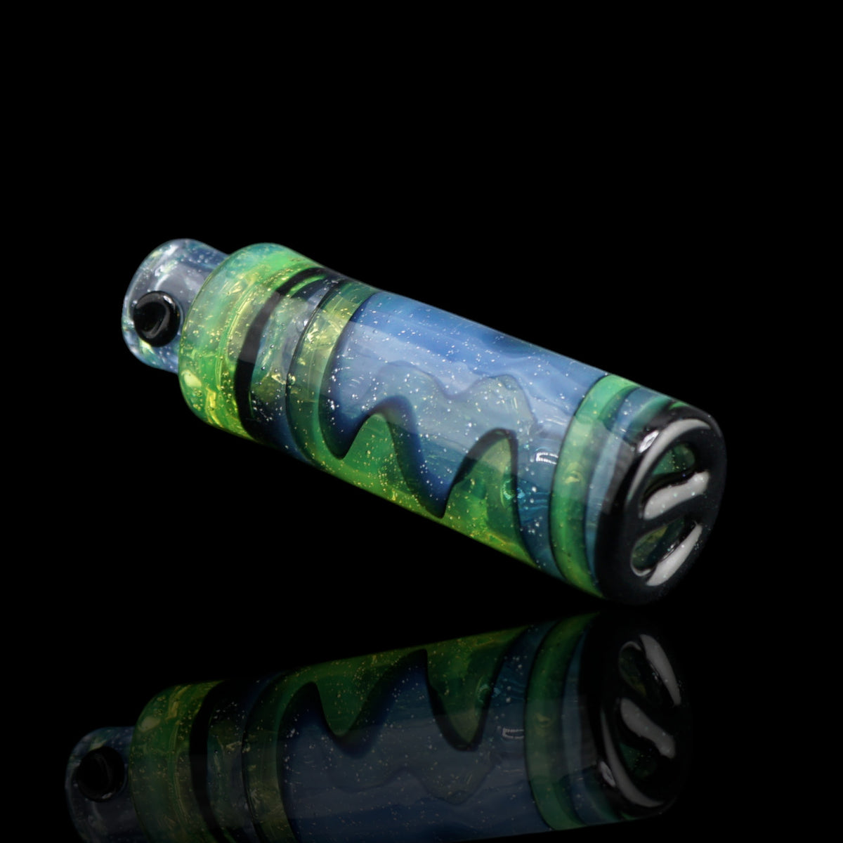 Liegender Jcreature Glass Spray Can Lime Sky Glastip mit grün-blauem Wellenmuster, abgesetztem Kopf und 2-Loch-System
