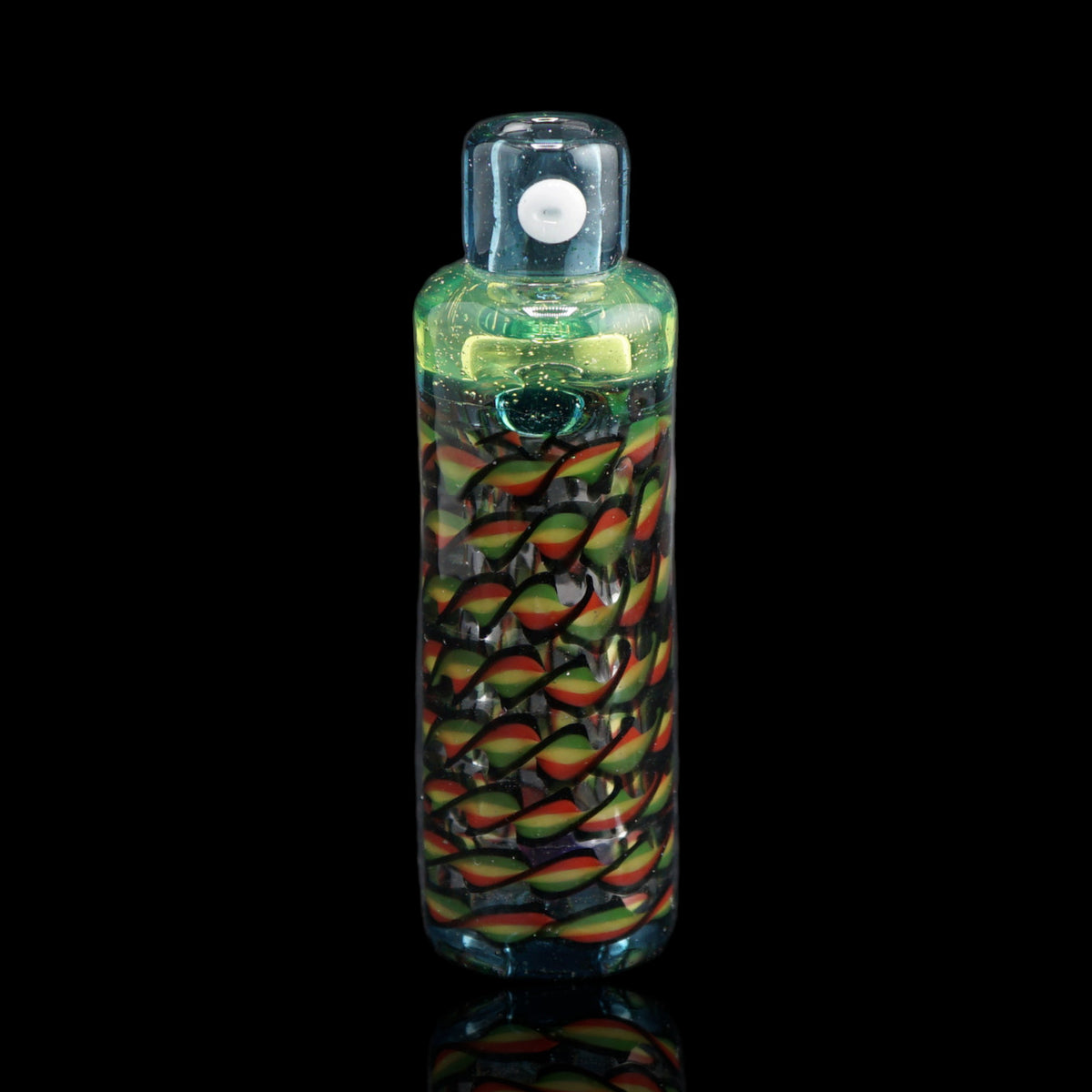 Aufrecht stehender Jcreature Glass Spray Can Roots Twist Glastip mit rot-gelb-grünen Farbbändern und blauem Kopf mit weißem Glaspunkt