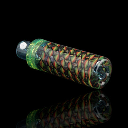 Liegender Spray Can Roots Twist Collector Glastip mit gedrehten Farbbändern, gelbgrüner Schulter und sichtbarem 2-Loch-System