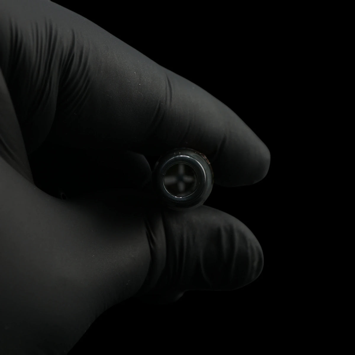 Close-up of the round mouthpiece opening and dark silver metallic glass on the Leisure Glass Silver Spectrum tip