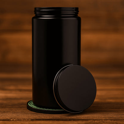 1000 ml Miron UV-Aufbewahrungsglas mit Metalldeckel auf Holztisch – ideal für Cannabis, Kräuter und Curing