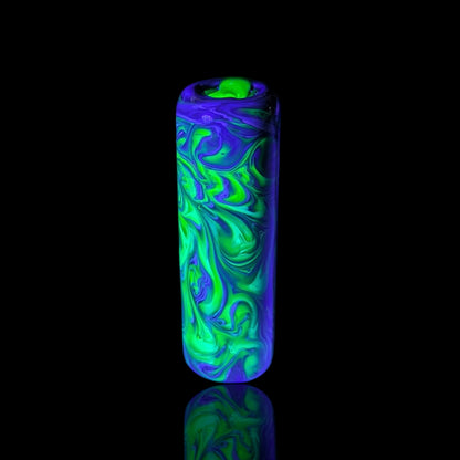 Phantom Reef Glastip mit neongrüner und violetter Reaktion unter UV-Licht