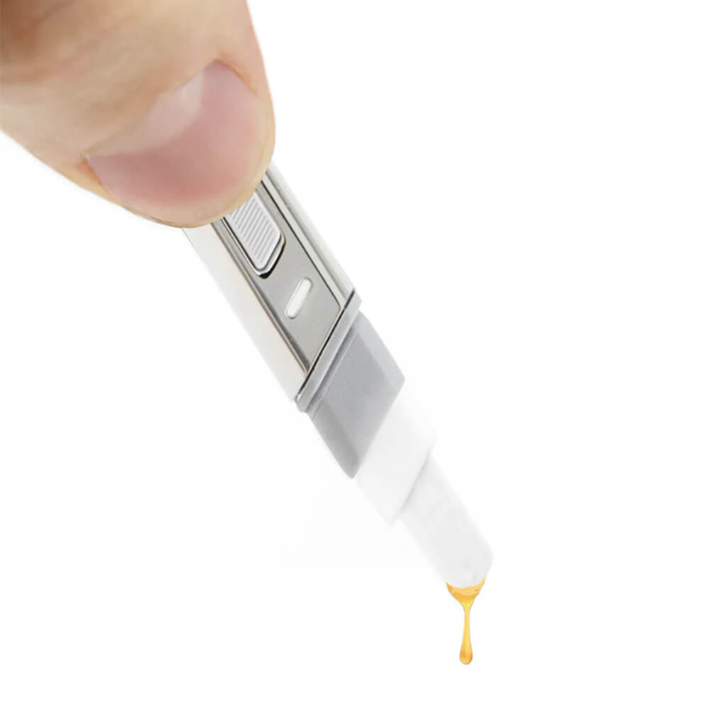 Puffco Hot Knife Pearl in Verwendung – elektrisches Tool zum Auftragen von Konzentraten