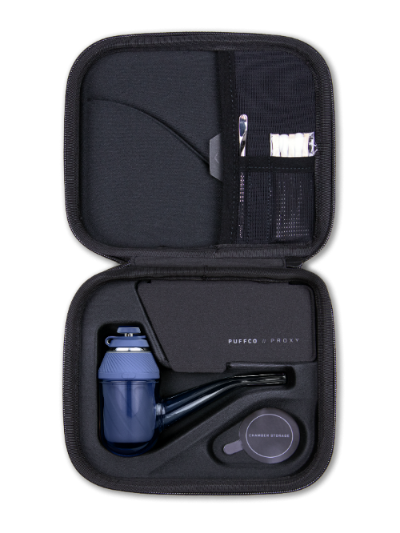 Puffco Proxy storm in limitierter Auflage mit einem schwarzen Case zur Lagerung wie auch transportieren