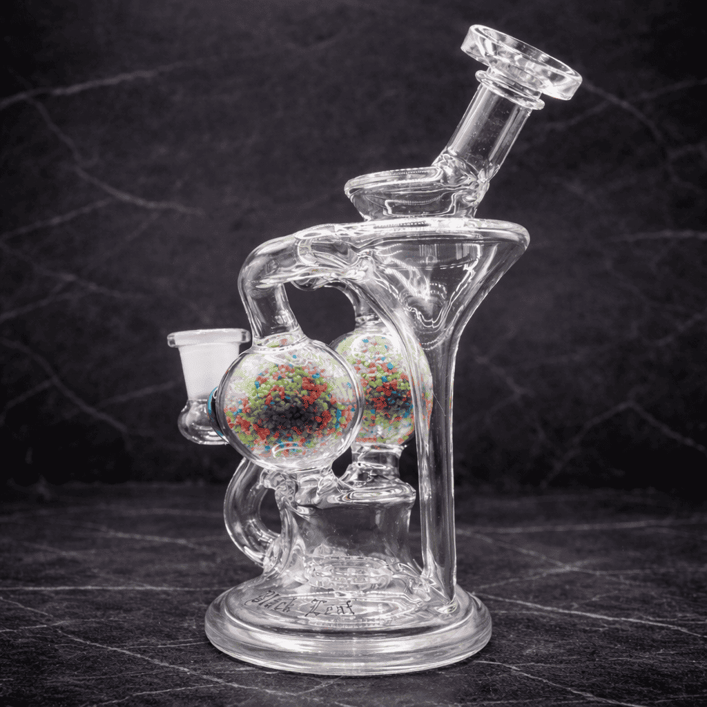 Dab Rig mit Recyclerfunktion in der Rückansicht mit bunten Perlen verarbeitet die im Dunkeln leuchten